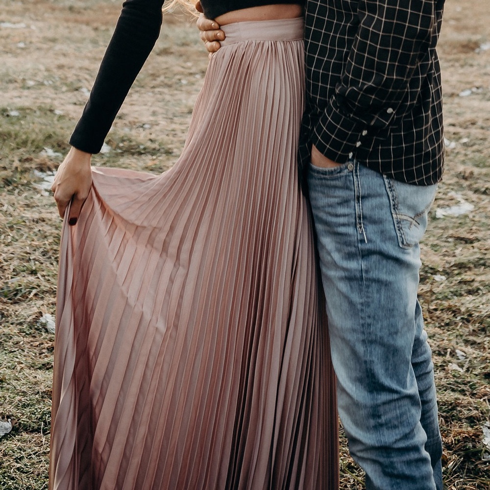 vici collection maxi skirt. Size S